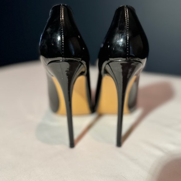 Black Round Toe Stilettos - Picture 4 of 4